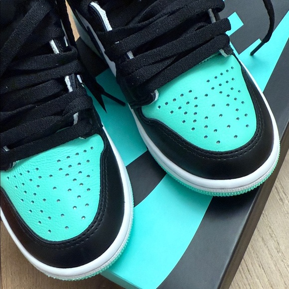 Air Jordan 1 Retro - Picture 10 of 12